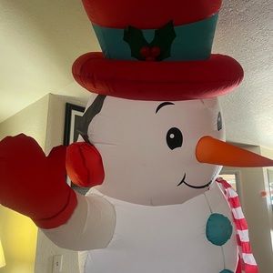 Snowman 10’ ft tall. He is Huge! Ready to set up everything you need & he’s Lit
